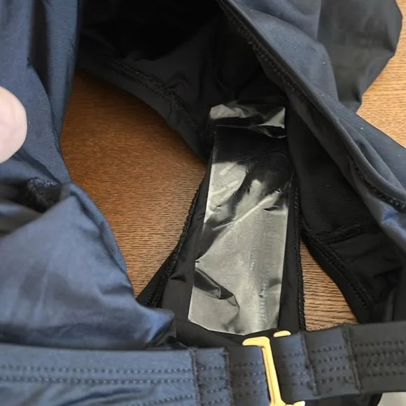 NWT La Blanca Island Goddess Twist Keyhole One Piece One Pieces